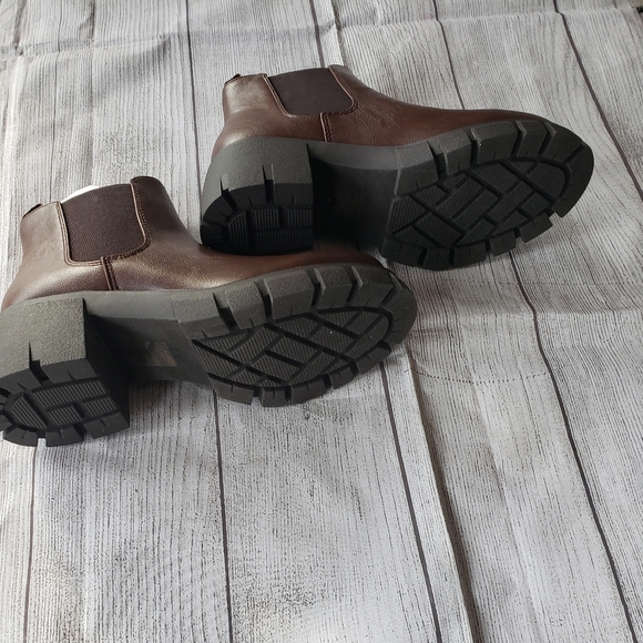 Brand new SODA lug sole Chelsea Ankle boot Chocolate brown Mid size 8.5 and 8 - Picture 4 of 7